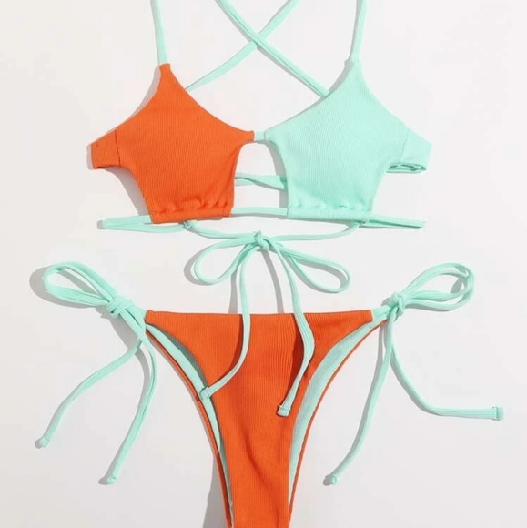 ROMWE Colorblock Cut Out Tie Side Bikini Swimsuit - Picture 2 of 11